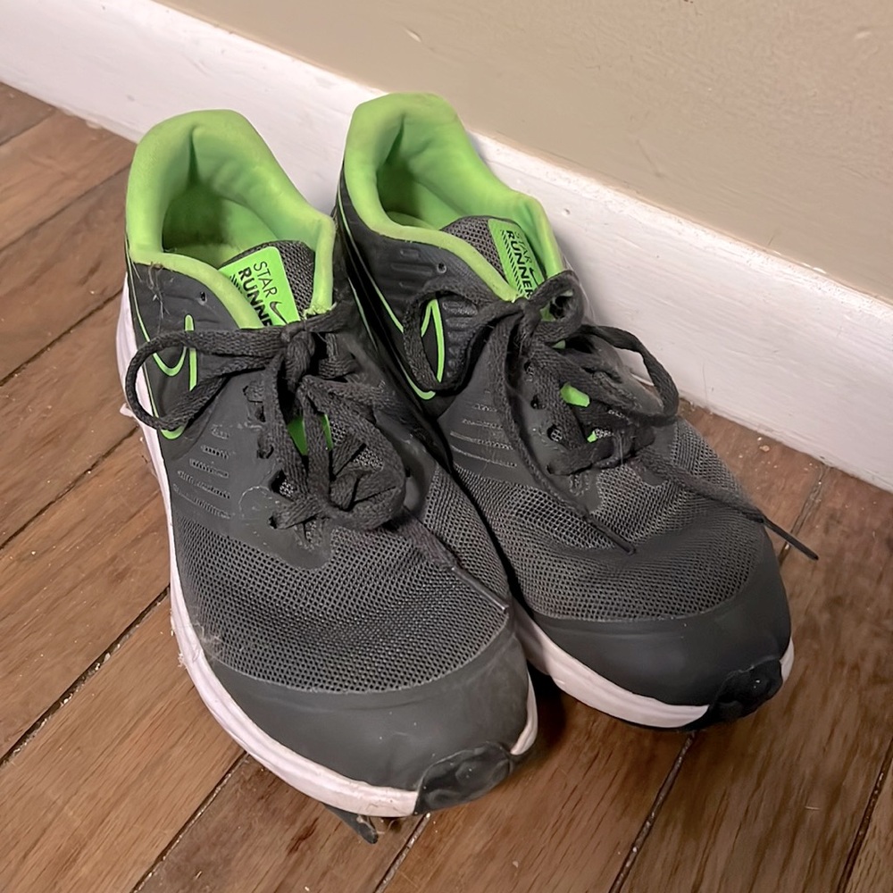 Nike sneakers (boys size 6)